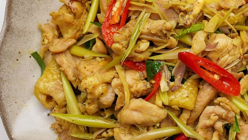  Gà xào sả ớt